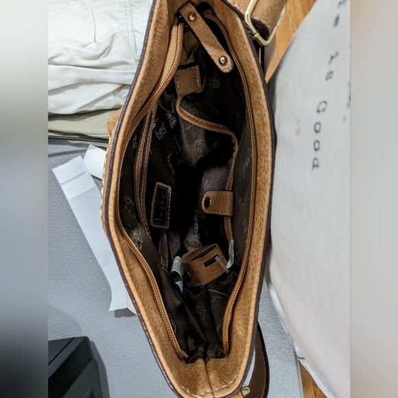 Charging handbag from BOC. Tan with light brown accent. NWT - Picture 6 of 8